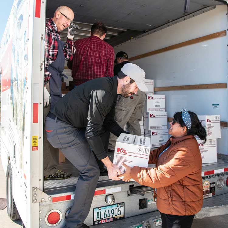 unloading boxes